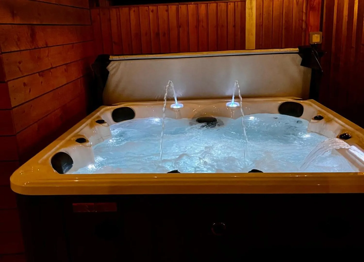 Town House With Jacuzzi & Sauna نوتينغهام