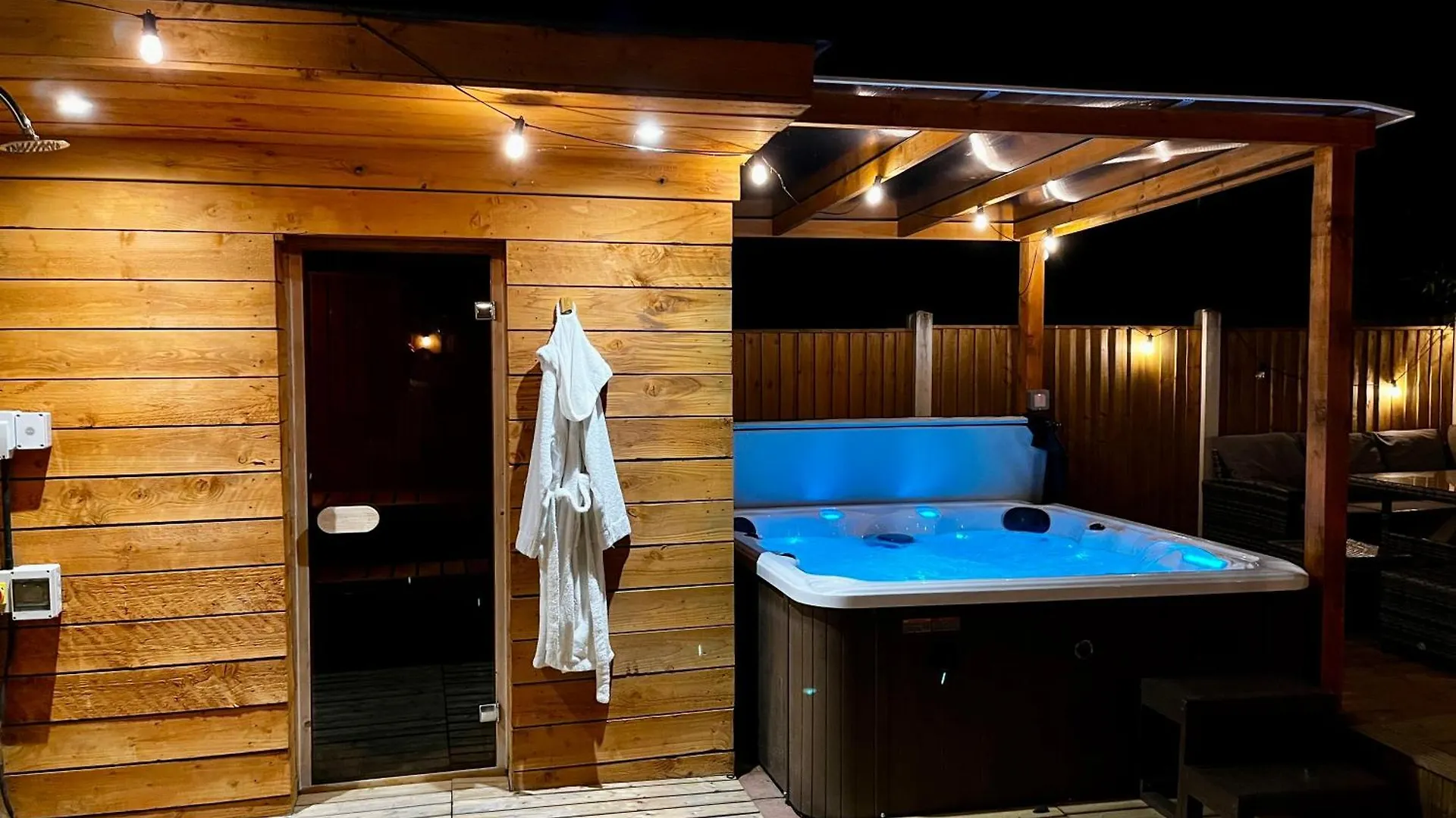 بيت للعطل Town House With Jacuzzi & Sauna نوتينغهام المملكة المتحدة