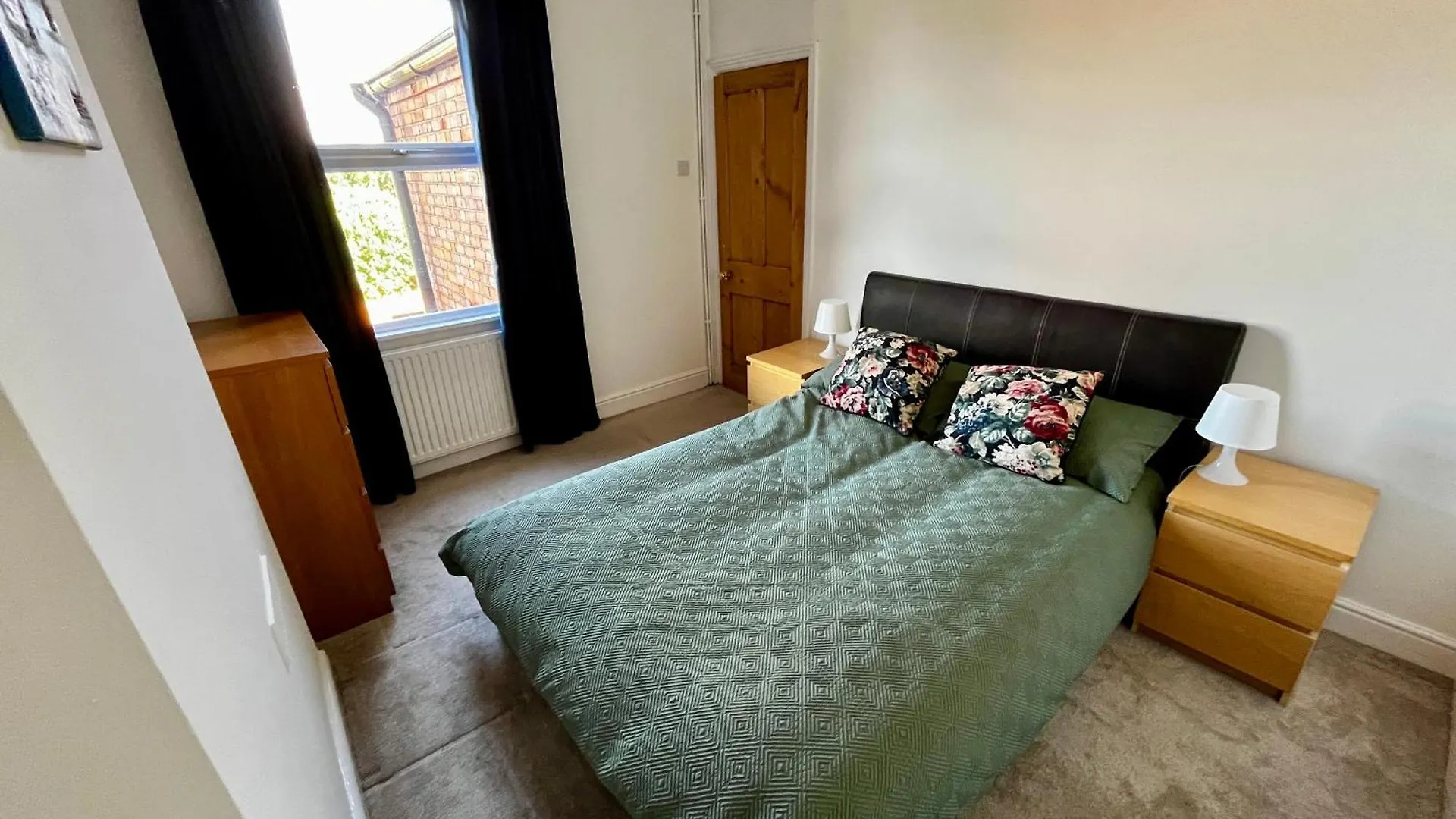 بيت للعطل Town House With Jacuzzi & Sauna نوتينغهام