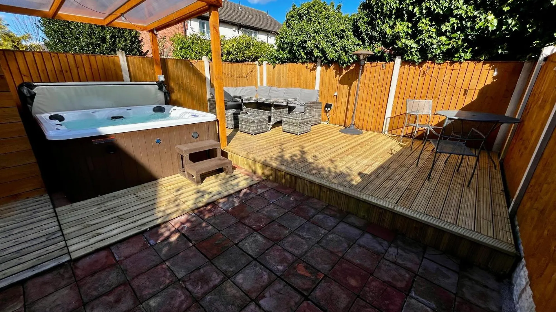 Town House With Jacuzzi & Sauna نوتينغهام